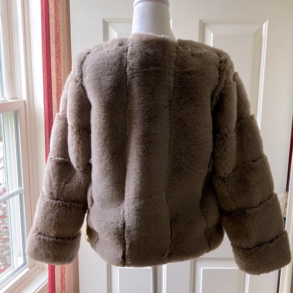 QIYE  Faux Fur Long Sleeve Jacket Lined Beige Size S - Picture 5 of 6
